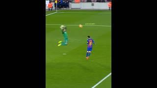 Messi can't score a header 