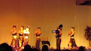 Nkauj Hmoob Hli Xiab @ Fresno Hmong New Year  Dance Competition 2013-2014