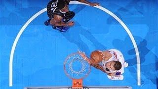 Blake Griffin Throws Down the Windmill off the Alley-Oop!