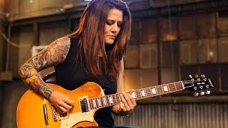 Heather Baker Performs with the Heritage Custom Core H-150 Plain Top