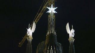 La Sagrada Familia ilumina sus dos nuevas torres