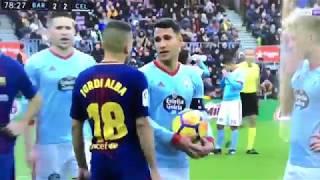 Jordi Alba throws the ball to Hugo Mallo's face