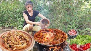 Honeydew melon and pork intestine spicy braised for food - Survival cooking in forest