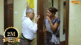 मेरी लाज आपके टांगों के बीच में है | Sanjay Mishra Comedy Scene | Hum Tum Shabana