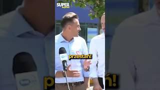 Janusz Kowalski zakłóca konferencję PO. "Strasznie plujesz!" #shorts