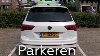 VOORUIT IN EEN PARKEERVAK PARKEREN