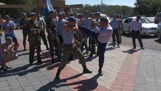 День ВДВ. Спарринг Главы Тувы с бойцом ВДВ.