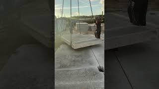 Идеальная установка дорожных плит на участке заказчика под ангар