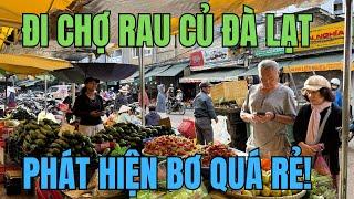 Rau củ quả tươi xanh trước chợ Đà Lạt||Chợ rau chồm hổm trước chợ Đà Lạt hè 2025