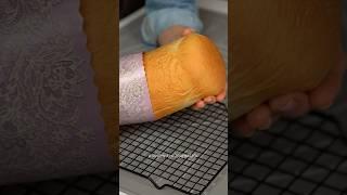 Рабочий лайфхак, чтобы тесто не прилипало к бумажным формам.