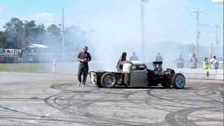 Girlfriend does burnouts in the Rat Rod: The Atomic Blast 2013