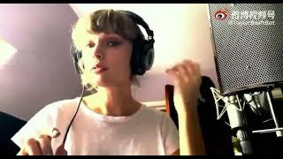 Taylor Swift - Behind the scenes of re-recording Red (Taylor's Version) in the studio | via QQ Music