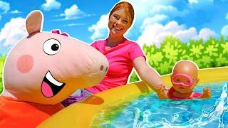 Puppen Spiele für Kinder. Peppa, Irene und Baby Born. Spielzeug unter Wasser