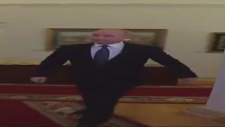 Wide Putin Walking but every time he turns he gets wider