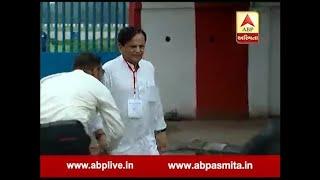 Ahmed Patel At Ahmedabad Airport , Meet Worker