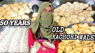 50 years purane kachori wale|| Liaquatabad food street|| Chicken Kachori review