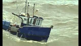 Fishing boats nearly capsize entering the Greymouth River aka Guy brings in boat like a rock star