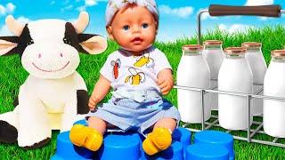 Lina the baby doll is hungry! Maya and Mom are looking for milk. Family fun videos. Toys for kids.