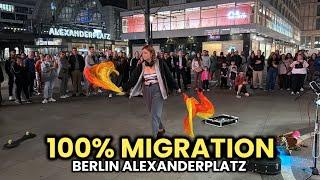 Berlin Alexanderplatz wird zum Irrenhaus!  Deutschland zerbricht! 100% Migration