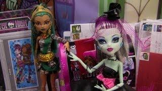 MONSTER HIGH NAMANTHASUXX FANG MAIL SHOUT OUTS FAN OF THE MONTH WINNER !!! :D