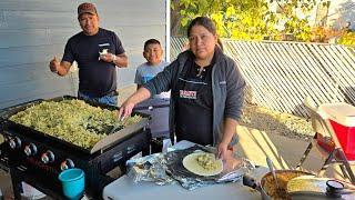 Comenzamos hacer los burritos  son para regalar alos homeless de wapato y toppenihs mi gente