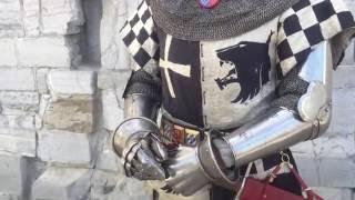 Dressing in late 14th century armour