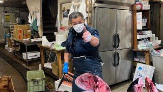 Bluefin Tuna head butchery in Omicho fish market - Kanazawa, Japan