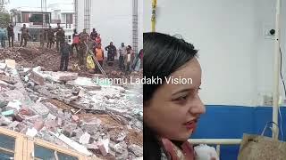 House collapsed in #Jammu, #BJP MLA #ShagunParihar reached #GMC to check 3 injured