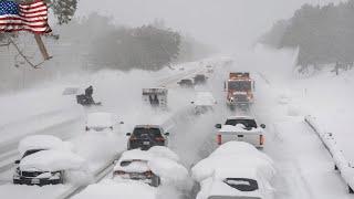 Shocking thundersnow in Michigan,USA! Rare incident caused major damage