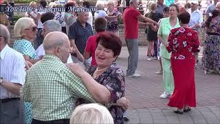 Зажигаем на дискотеке!!!