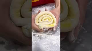 Perfect palm trick on dough