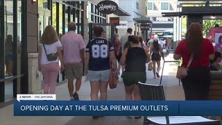 Tulsa Premium Outlet Mall officially opens