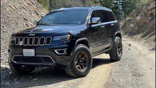 2017 Jeep Grand Cherokee Limited. Rough Country 2.5 inch Suspension Lift.