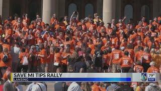 Hundreds of servers protest at the Capitol after tipping law passes