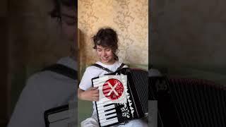 А с какой попытки ты записываешь видео игры на своем музыкальном инструменте? #урокдети #урокгитара