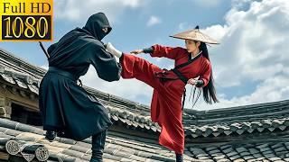 The beauty turned out to be a kung fu master,kicking away the pervert who wanted to do something bad