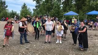 Cowlitz Tribe canoe arrival