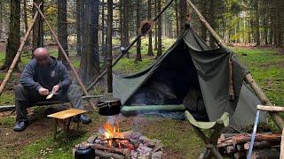 Biwak w starym stylu, fotel z prześcieradła, podgrzewacze zippo, piecyk do namiotu i zupa cebulowa.