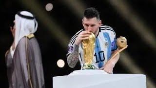 El romanticismo de Lionel Messi al tocar por primera vez con sus Labios la Copa del Mundo