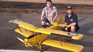 Maiden Flight of a Beautiful 1/4 scale Yellow Tiger Moth (720HD)