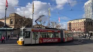 Moment mal, Mainz!  -  Strassenbahn und Busse auf dem Bahnhofplatz | Februar 2022