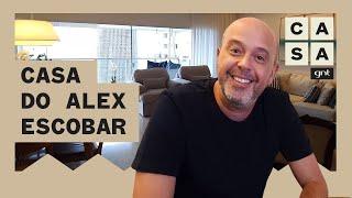  Alex Escobar abre as portas do seu apartamento com vista pro mar e coleção de camisas |Pode Entrar