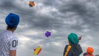 Flying kites on Road || BIR RAMGARHIA