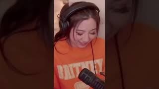 Valkyrae gives leslie a tongue bath