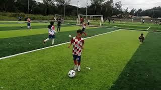 Control, pase, desmarque, pared y conducción en futbol