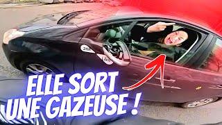 FEMME R*CISTE S'EN PREND À UN MOTARD!! ELLE SORT UNE GAZEUSE!