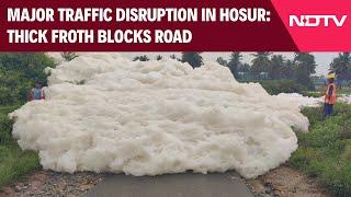 Tamil Nadu News | Hosur Road Covered in Thick Froth After Reservoir Discharge in Tamil Nadu