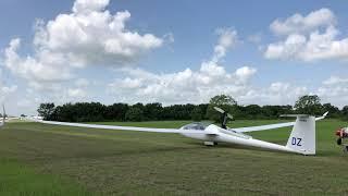 Arcus M glider self launches from Soaring Club of Houston