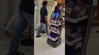 泰國超市裡的推銷機器人 Marketing Robot in supermarket, Thailand