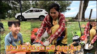 Tranh thủ dẫn các con đi DÃ NGOẠI_với nhiều món ngon_XÓT THƯƠNG khi con trai ăn cua mà nói câu này?